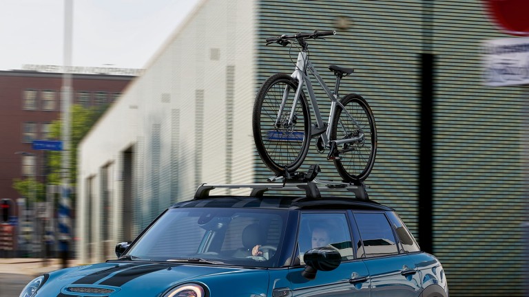 MINI 5-door Hatch – Roof Bike RackMINI 5-door Hatch – Roof Bike Rack